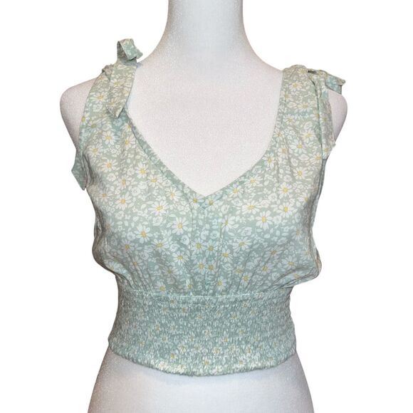 Hollister Tops - NEW Hollister Crop Top Womens M Green Floral Daisy Print Tie Cami Smocked Bottom